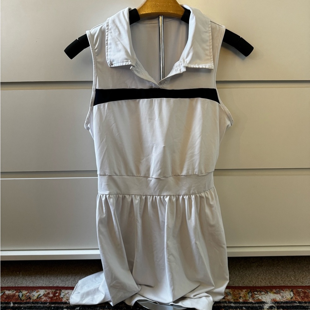 Elegant White Sleeveless Midi Dress